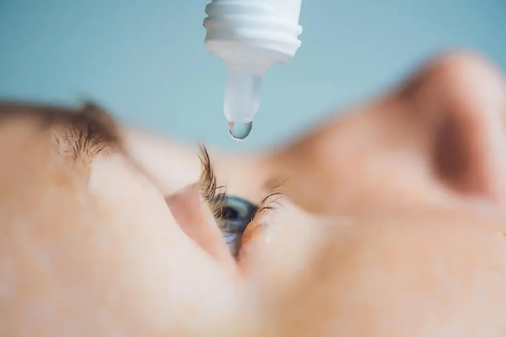 قطره نفازولین برای قرمزی چشم
